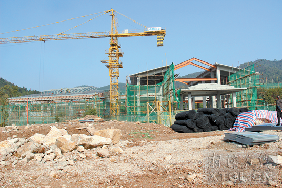   途居昭山国际房车露营地加快建设，游客接待服务中心主体基本完工。（马贵 摄）