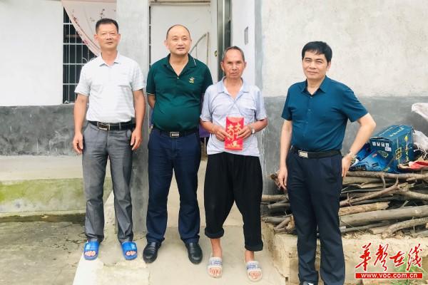 湘潭县分水乡商会：走访慰问贫困户 真情关爱暖人心2.jpg