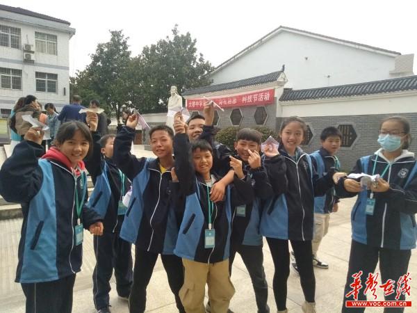 11月5日，岳阳平江县安定镇大桥中学：校园科技节，学子嗨翻天3.jpg
