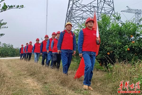 国网澧县供电公司 持续特巡特高压  保驾护航进博会1.jpg