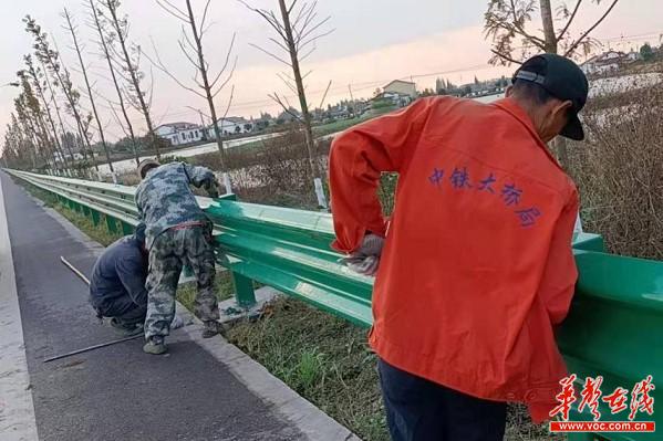 11,19大通湖区交通运输局：大通湖区开展交通问题顽瘴痼疾平交道口专项整治行动(1)2.jpg