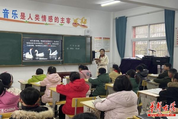 安乡县出口洲中学：同课异构展风采 思维碰撞促成长1.jpg