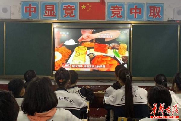安乡县五一中学：纠四风树新风，我们都是追“光”人1.jpg