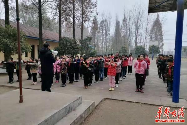 安乡县六合小学 消防演练2.jpg