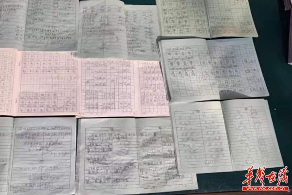 官陵湖中心小学开展学生优秀作业展示活动(1)2.jpg