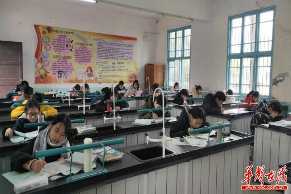 安乡县三星咀中学初三模拟考试1.jpg