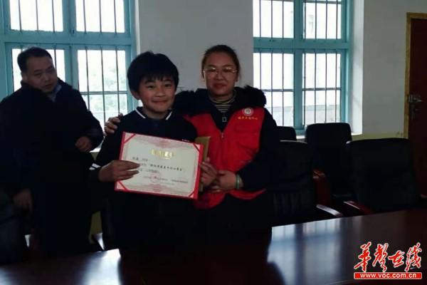 杨鑫同学喜获“最美乡村小学生”荣誉称号2.jpg