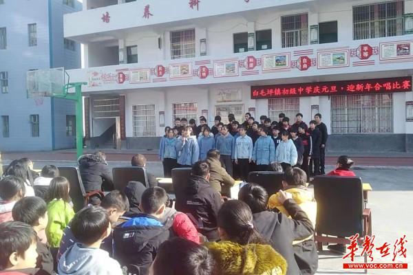 城步白毛坪中学举行“庆元旦、迎新年”红歌大合唱比赛1.jpg