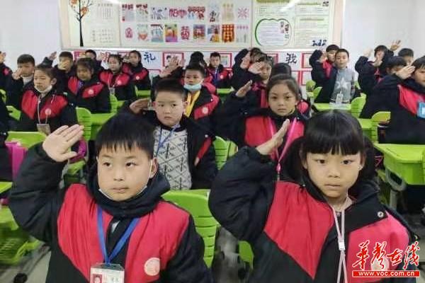 开学第一课：清澈的爱 只为中国(1)(4)(1)2.jpg