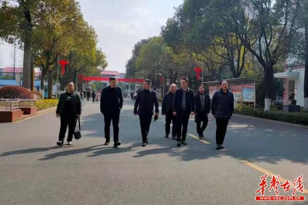 安乡五中：副县长张益源来校视察开学工作1.jpg