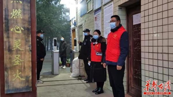 常德市安乡县出口洲中学：今春开学别样牛2.jpg