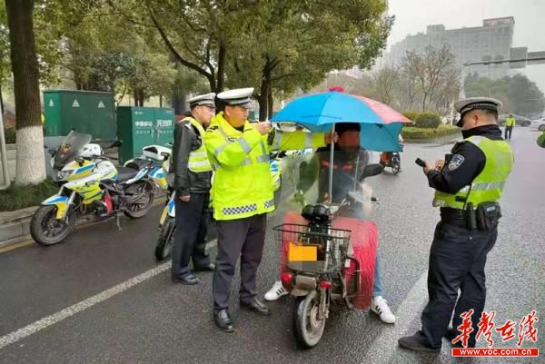 常德公安交警四大队：查处摩托车、电动车交通违法行为183起2.jpg