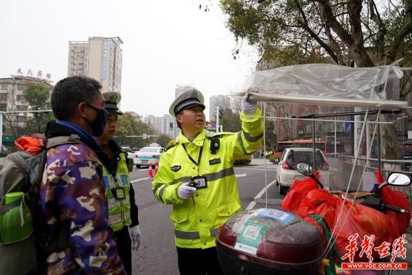 常德交警直属二大队：雷霆声势掀起摩托车、电动自行车交通违法集中整治热潮1.jpg