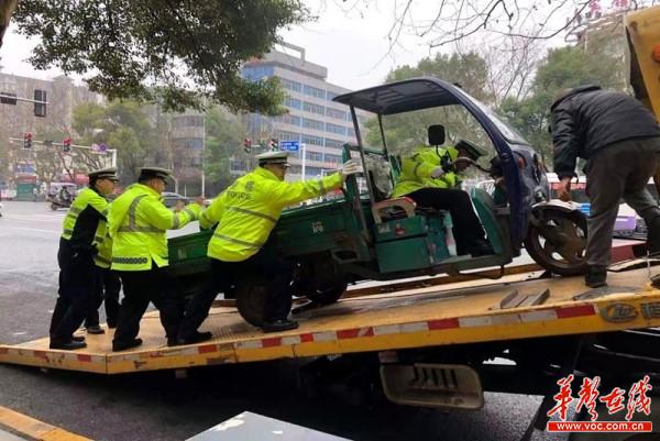 常德交警直属二大队：雷霆声势掀起摩托车、电动自行车交通违法集中整治热潮3.jpg