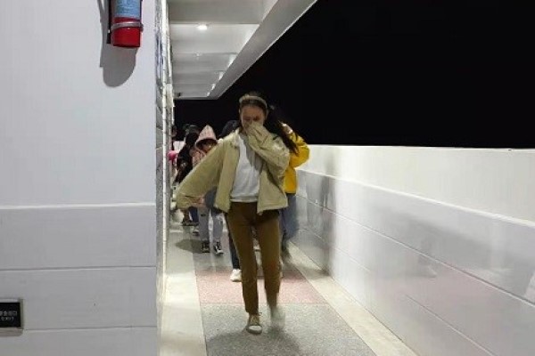326赵家岗：夜间逃生演练，助力消防安全(1)2.jpg