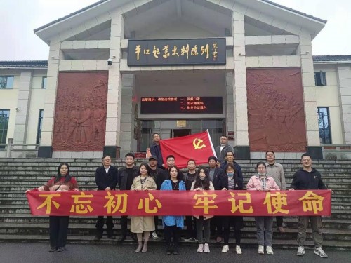 329沅江四中：组织红色旅游 吸取奋进力量1.jpg