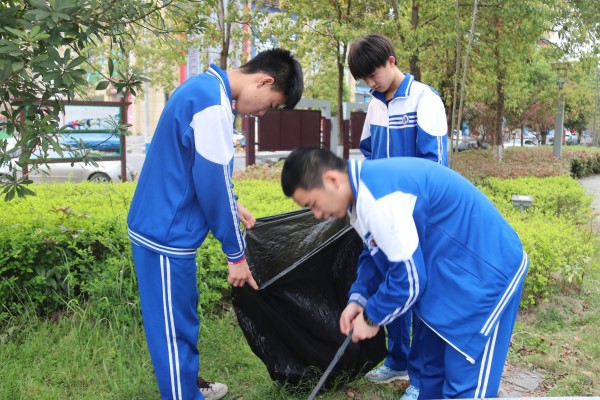 41 益阳桃江县第七中学：爱水护河，桃江七中在行动3.jpg