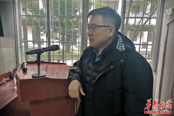 46安乡县大湖口中学：清明节，毕业学子回母校共谋学校发展5.jpg
