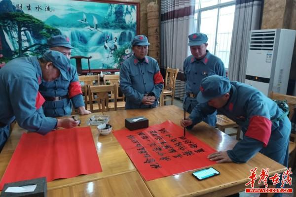 安化县小淹镇：举行建党一百周年暨红军长征胜利八十五周年2.jpg