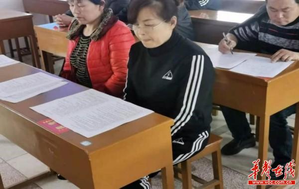 安乡县官陵湖中学召开：学校食堂管理暨食品安全培训会2.jpg