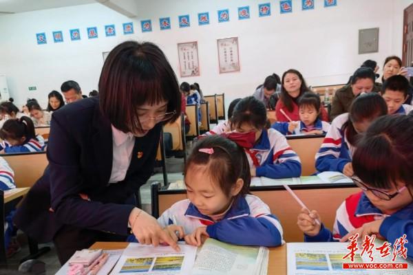 盼盼送教暖人心，习作之花美乡村 ——记盼盼小学党员教师赴开慧小学送教活动2.jpg