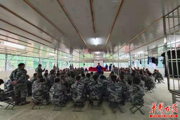 428安化消防走进县人武部“手把手”传授民兵消防技能1.jpg