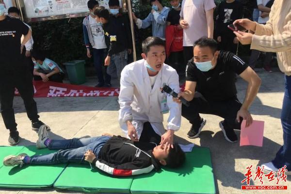 56祠市中学：开展“防溺水”专题讲座2.jpg