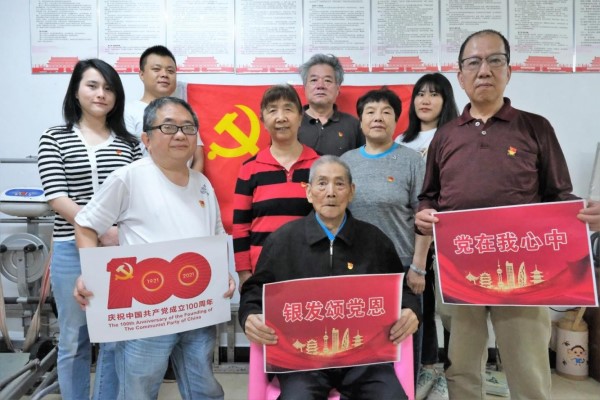 58坡子街街道信息（文庙坪）：文庙坪社区：母亲节，老少党员同祝妈妈节日快乐！1.jpg