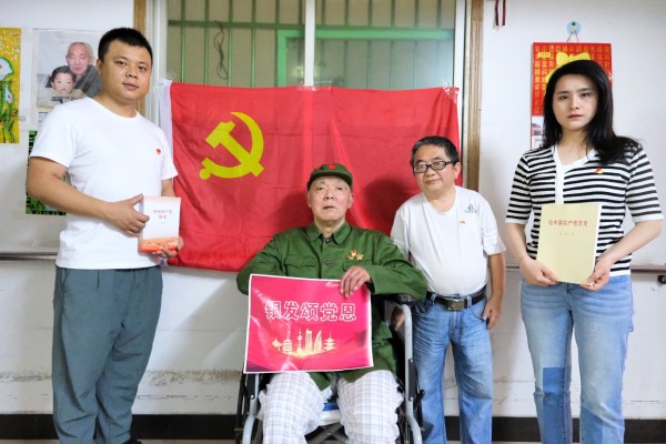 58坡子街街道信息（文庙坪）：文庙坪社区：母亲节，老少党员同祝妈妈节日快乐！2.jpg