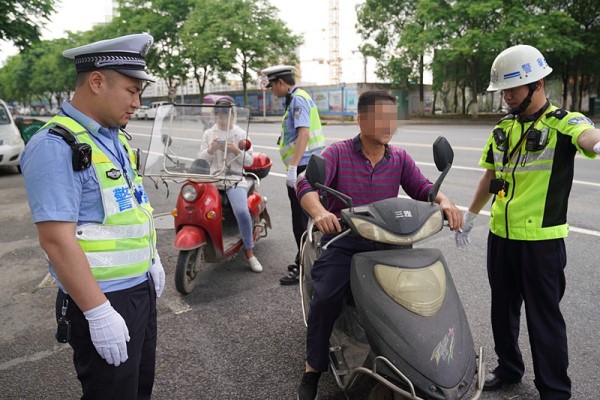 常德公安交警直属二大队：“学习 考试 处罚”多措并举治理摩托车、电动车违法行为3.jpg