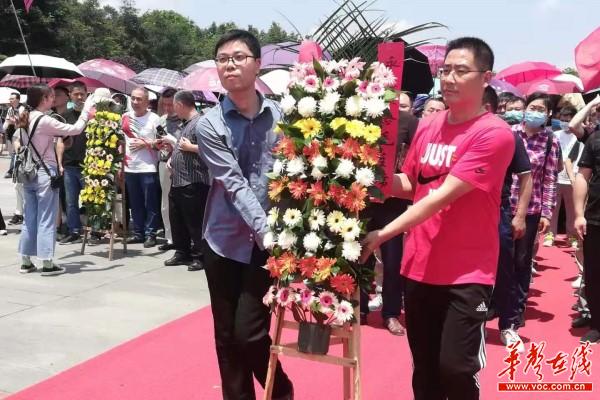 5追寻伟人奋斗足迹，重温红色峥嵘历史2.jpg