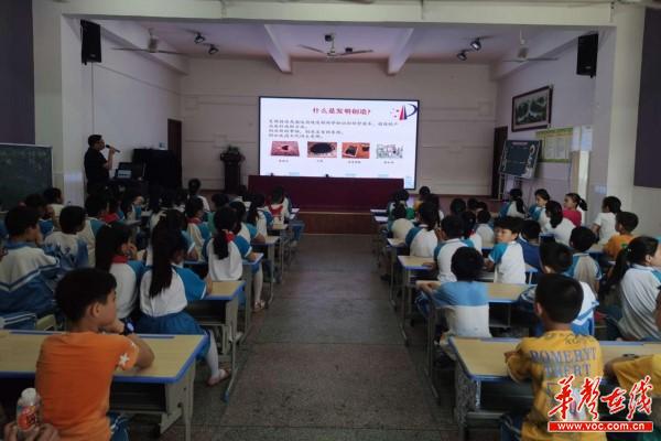 5记烟塘中心小学知识产权宣传周1.jpg