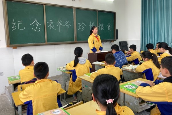 5靖州县江东小学开展“纪念袁爷爷 珍惜粮食”主题班会1.jpg