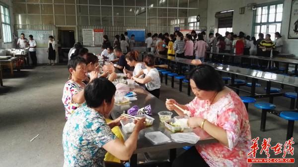 5安乡县三星咀中学饮食安全从食堂抓起1.jpg