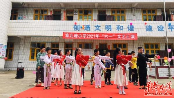 5童心飞扬”文艺汇演　欢度六一儿童节2.jpg