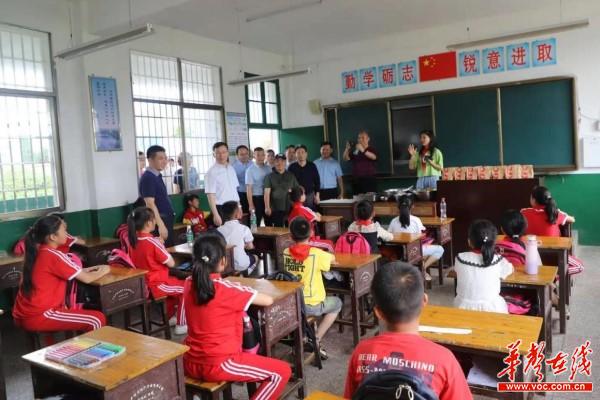5新化县长左志锋到石冲口镇督查防溺水工作1.jpg