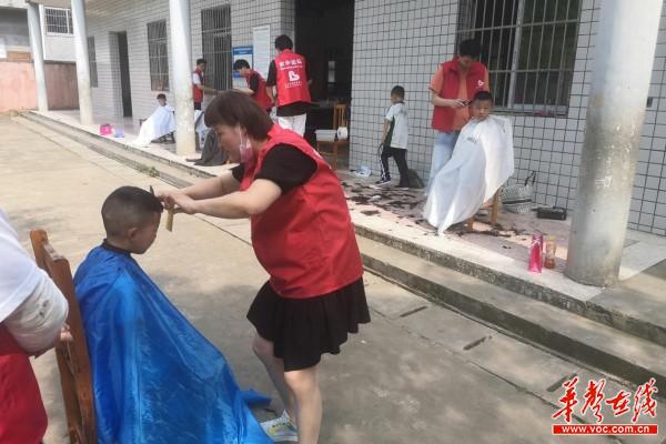6安乡县“学史力行”关爱在行动6.jpg