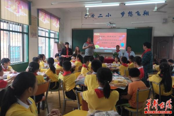 6心手相牵，欢庆六一3331.jpg