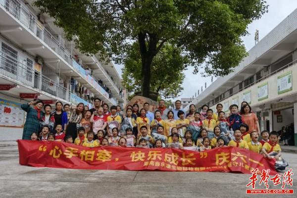 6心手相牵，欢庆六一3333.jpg