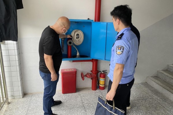 5石门县壶瓶山镇：开展校园安全检查，筑牢师生安全防线2.jpg