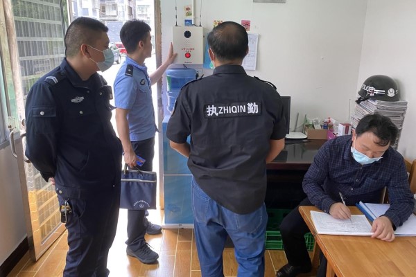 5石门县壶瓶山镇：开展校园安全检查，筑牢师生安全防线3.jpg