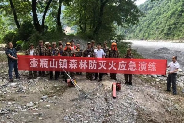 5石门县壶瓶山镇：开展森林防灭火应急演练1.jpg