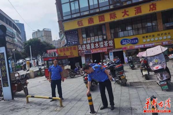 1清除路面“绊脚石”1.jpg