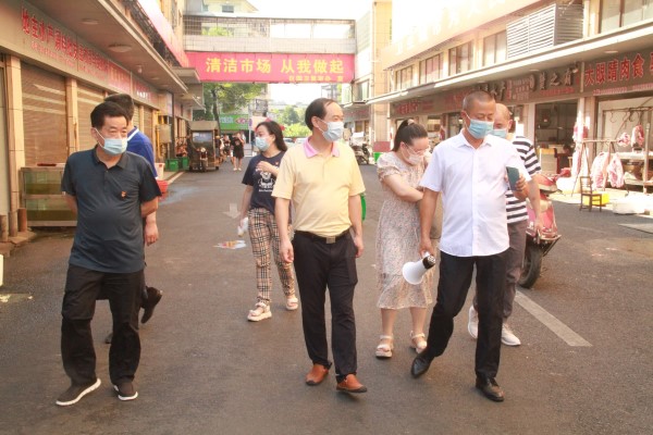 益阳市发改局巡视益阳城区市场物价 李晓跃巡视城区市场物价(1)(2)8.112.jpg