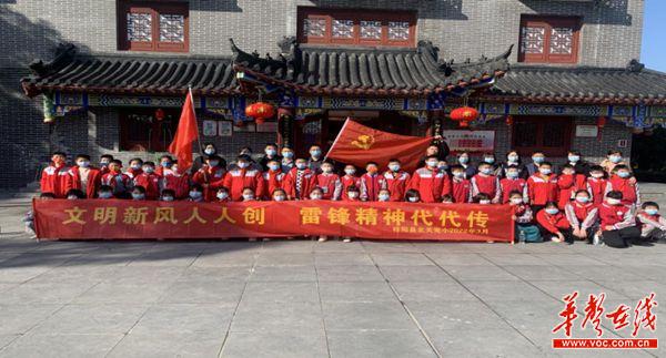 学雷锋活动通讯稿215_副本.jpg