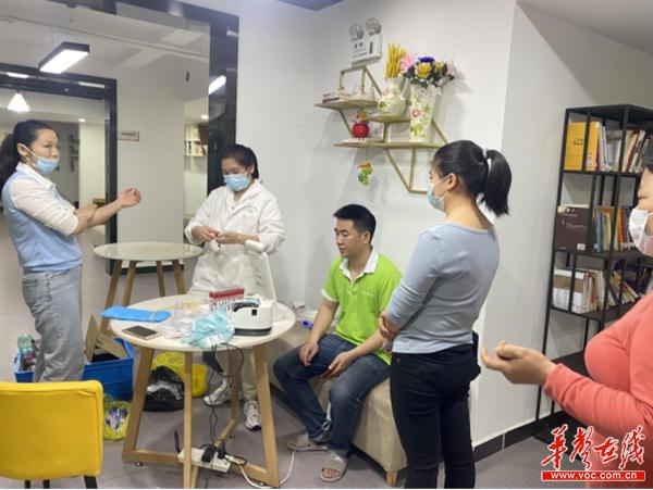 梅溪湖街道金茂社区集中办理健康证活动(3)(1)189_副本.jpg